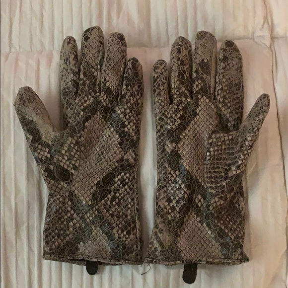 Python Printed Gloves - Picture 4 of 4